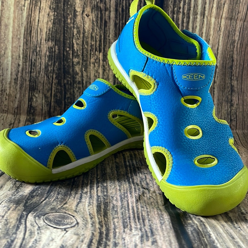 KEEN Kids Stingray water swim sandals (Big Kids) size US 6